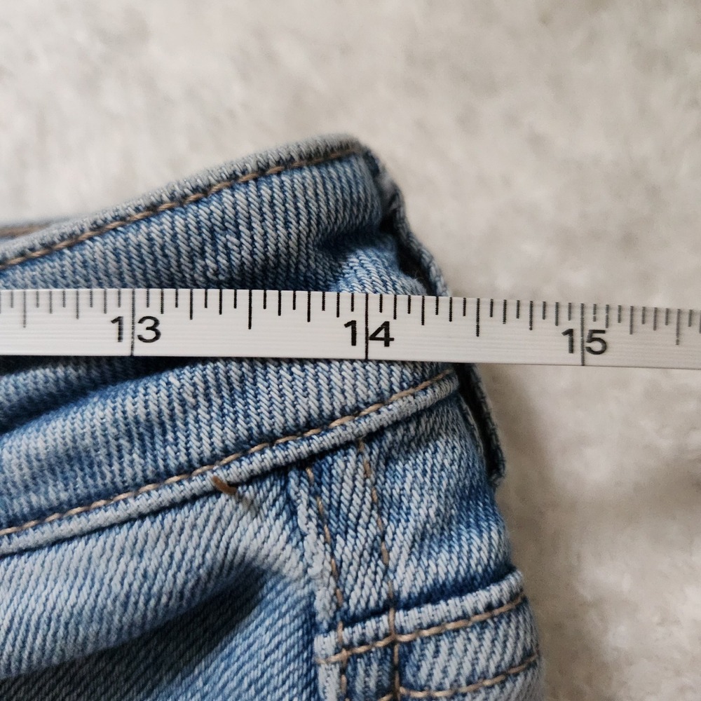 American Eagle Mom Straight Jean Light Wash Distressed Ripped Size 6 Regular - Picture 5 of 9